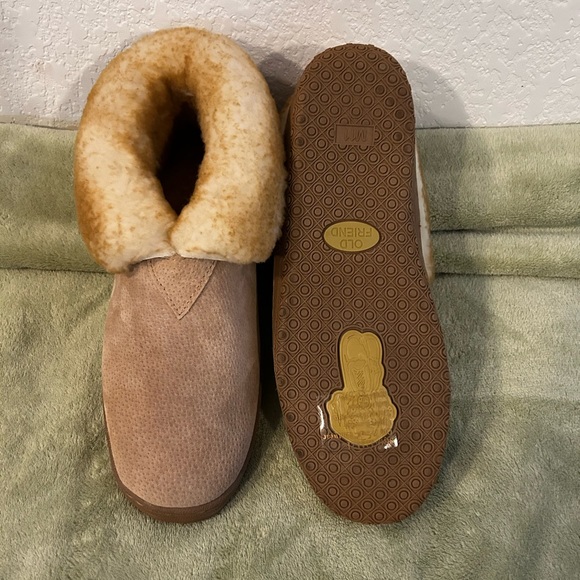 Men’s size 11 Old Friend Footwear Suede and Fleece Bootee in Color Chestnut - Picture 2 of 3